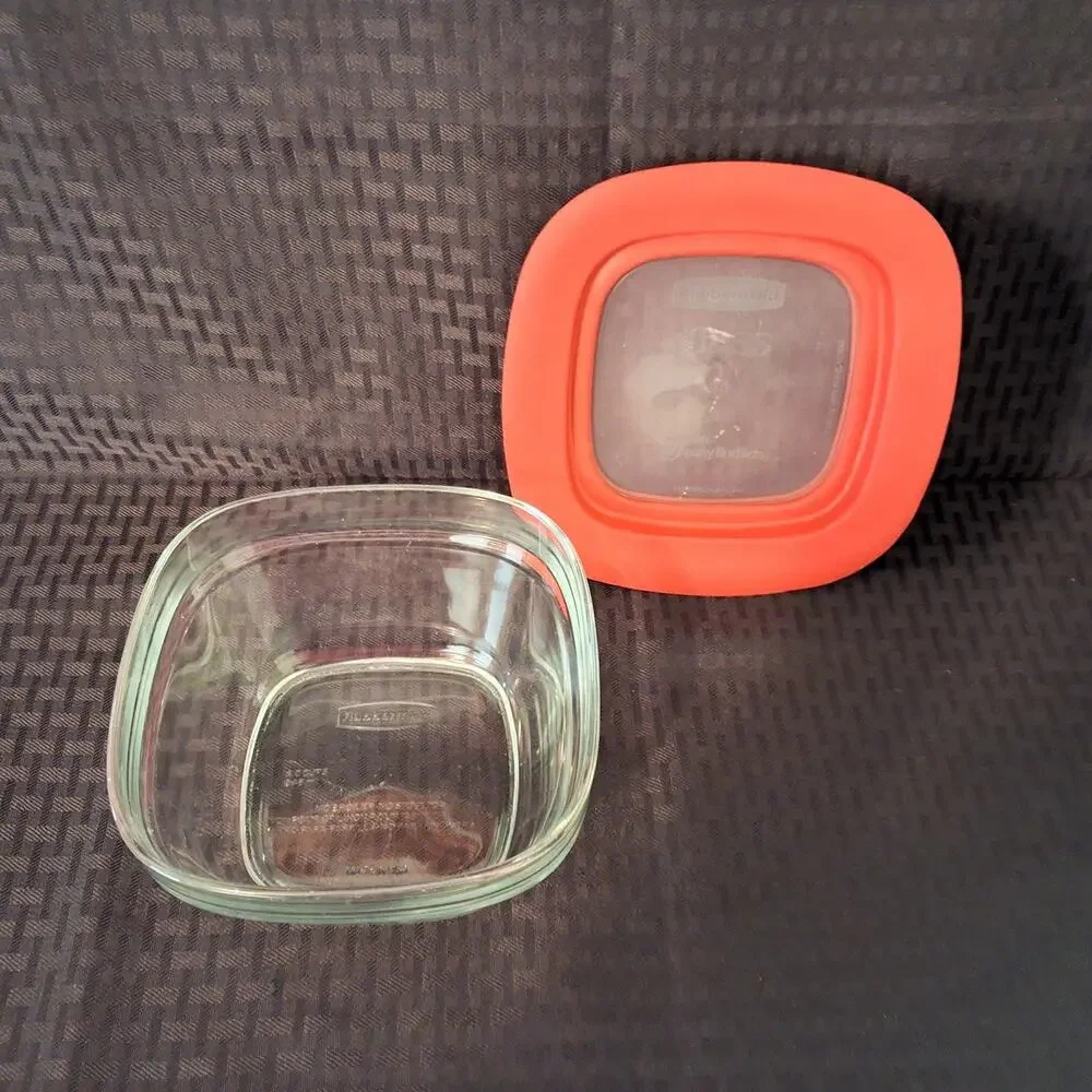 Rubbermaid Glass Food Storage Container with Lid 4 Cup 7N63 Red
